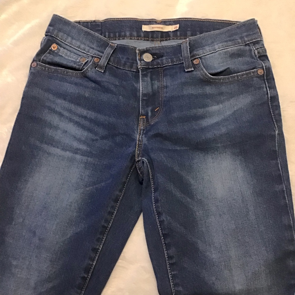 Levi’s Boyfriend Jeans. Size 25. Low/Mid Rise, Anlkle Crop